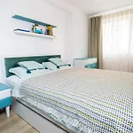 Pentha Apt - Stylish And Spacious 2-Bedroom Apartment Near Coresi Mall