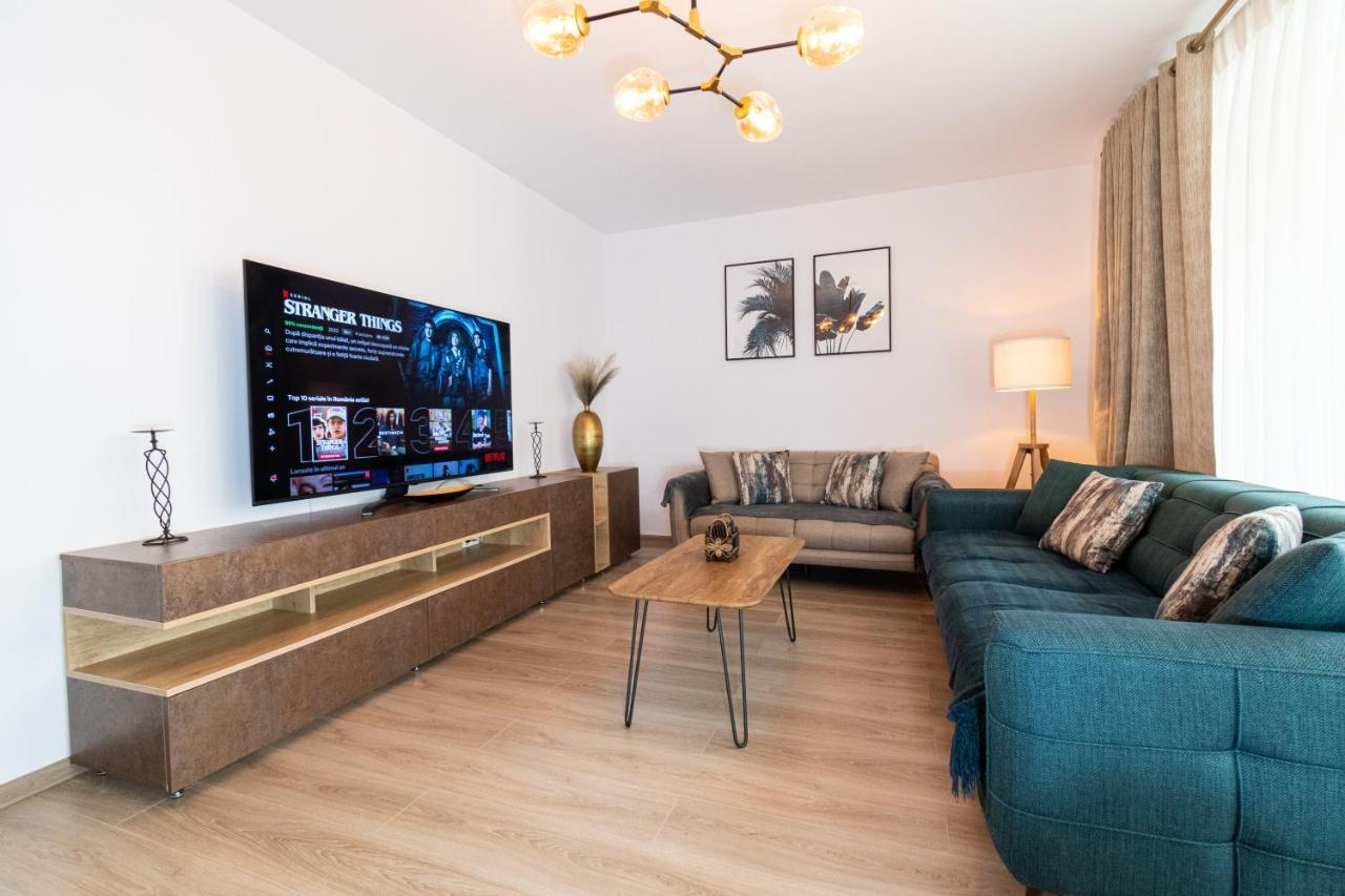 Pentha - Stylish And Spacious 2-bedroom Near Coresi Mall Apartment