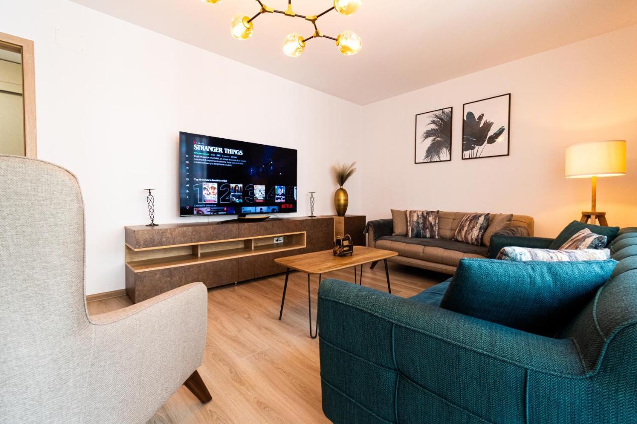 Apartment Pentha - Stylish And Spacious 2-bedroom Near Coresi Mall Brașov